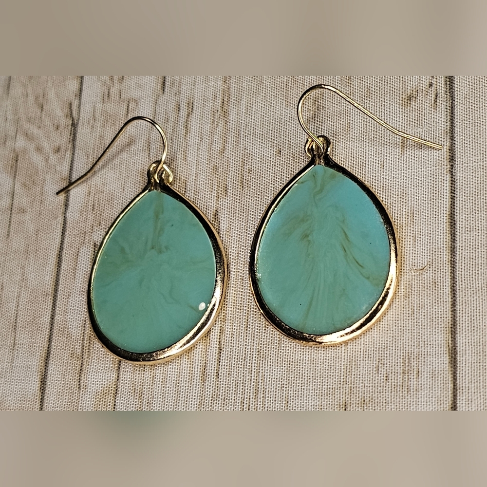 [Turquoise Gold Trim] NWOT Tear Drop w/Hook